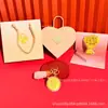 Chaveiro de Biscoito Dourado Puro para Recém-Casados Felizes Buquê de Flores Criativo Conjunto de Presente para Dia dos Namorados e Dia dos Namorados Chinês Atacado Personalizado
