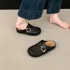 Sapatos de rede de pesca vazados e trançados com solas grossas e aumento interno de altura, chinelos fechados para mulheres, novas sandálias de verão 2026