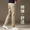 Jeans masculinos cáqui de alta qualidade, corte reto, slim, estilo outono e inverno, design europeu, simples e versátil, calças casuais elásticas para homens