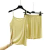 Nuevo modelo de verano conjunto de dos piezas de seda ECO color liso sin mangas, camisola y shorts para mujer, conjunto ligero para casa, pijama