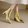 Botas de moda de salto grosso para outono e inverno, botas de bico fino de corte baixo com zíper lateral para comércio exterior, sapatos versáteis plus size, cor sólida, salto alto leve
