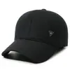 Gorra de invierno para hombre para exteriores, forrada de forro polar y engrosada, con protección para las orejas, gorra tipo pico de pato, adecuada para hombres de mediana edad y mayores, proporcionando calor y protección contra el frío