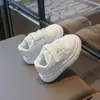 Zapatillas blancas para niñas, nuevo estilo 2026, cómodos zapatos de otoño para bebés, zapatos casuales para niños, zapatos de guardería, zapatillas blancas para niños
