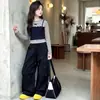 Conjunto de otoño para niñas 2026 nuevo modelo conjunto de dos piezas de imitación con top de retazos a rayas y pantalones cargo para niños venta al por mayor