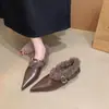 Nueva colección de otoño e invierno estilo coreano: Zapatos pequeños de cuero para mujer, con forro de felpa, sin cordones, punta fina, tacón grueso y diseño Mary Jane de una sola tira.