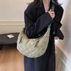 Bolsa de terno feminina acolchoada com bordado rômbico, nova bolsa casual transversal de grande capacidade, estilo japonês, bolsa de ombro tipo bolinho, 2025