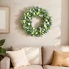 1PC corona de flores artificiales de granja antigua, combinada con margaritas falsas, campanillas moradas y hojas de eucalipto - una corona de flores exuberante para puerta principal todo el año, colgante de pared interior, decoración de porche exterior, corona de flores para bodas y vacaciones, utilizada para decoración del hogar