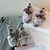 Tenis de Malla para Niños 2025 Verano Nuevo Ligeros Suela Suave Zapatos de Niña Antideslizantes Moda Zapatos de Papá para Niño