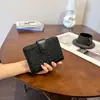 Nova Carteira Curta com Padrão de Crocodilo para Mulheres, Porta-Cartões Multifuncional, Porta-Documentos e Passaporte Portátil, Múltiplos Slots para Cartões, Porta-Moedas, Clutch