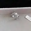 Anillo Abierto Cruzado de Múltiples Capas con Circonita, Anillo Exquisito para el Dedo Índice de Moda Retro Europea y Americana, Joyería de Lujo Ligero de Alta Gama al por Mayor