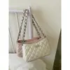 Bolsa pequena de corrente com padrão de losangos, moderna e versátil para mulheres, novo estilo 2026, bolsa tipo "dumpling" de ombro inspirada em Chanel, bolsa tiracolo elegante e estilosa
