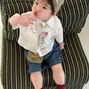 Conjunto de Ropa para Niños: Camisa y Shorts de Mezclilla, Nuevo Estilo Verano 2026 para Bebés y Niños Pequeños, Ropa Exterior Versátil Elegante de Dibujos Animados Lindos