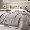 Juego de ropa de cama de cuatro piezas de seda helada lavada de alta gama con bordado, tacto lujoso, funda de edredón de verano, sábana bajera, juego de tres piezas para cama individual