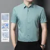 Verano 2023 nuevo ropa de hombre de seda helada simple y elegante moda masculina camisa de manga corta camisa casual generación de cabello de hombre
