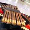 Caixa de presente Xu Xin pau-rosa pauzinhos estilo chinês pauzinhos com cabeça oca de metal pauzinhos de presente logotipo com gravação