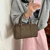 Bolsa de almofada de camurça transfronteiriça, moderna, para mulheres, novo design retrô e único, bolsa tote estilo Boston, bolsa de ombro e bolsa transversal