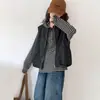 Conjunto de Três Peças de Colete de Couro para Meninas Primavera Outono 2026 Novo Jeans Estiloso para Meninas com Pernas Curvas Conjunto Base com Capuz