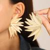 Brincos de sentido de design de liga de estilo frio europeu e americano para mulheres brincos de folha retrô Brincos de moda de joias transfronteiriças para mulheres