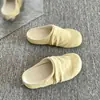 Tamancos Birkenstock-Style com Solado Grosso, de Calçar, Franzidos, com Elevação Oculta de Altura, Vestuário Feminino para Exterior, Novas Sandálias Primavera/Verão 2026