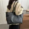 Bolso de Hombro de Gran Capacidad Estilo Europeo y Americano 2025 Nuevo Casual Elegante Estampado de Letras Parche en el Hombro Bolso Tote