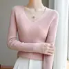 Camisa básica de gola V slim fit para mulheres, nova coleção outono e inverno, suéter básico de alta costura ready-to-wear, malha justa modeladora para mulheres, disponível para atacado