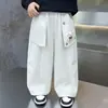 Calça de Moletom Infantil para Meninos Primavera e Outono Ursinho de Desenho 2026 Novo Estilo de Outono Calças Longas Casuais da Moda para Meninos Estilosos