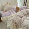 Estampado floral pequeño, terciopelo de leche grado A, juego de ropa de cama de cuatro piezas con ribete de encaje, adecuado para otoño e invierno, incluye sábana plana, sábana ajustable y funda de edredón, para uso doméstico