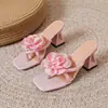 Encontro Diário com Saia e Sapatos de Salto Alto para Alongamento das Pernas Feminino Europeu Romântico Elegante Chinelos Florais Novo Estilo 2026