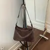 O novo modelo de bolsa feminina é simples e estiloso, adequado para o trajeto diário, bolsa de ombro tecida para usar sob o braço, versão coreana, bolsa de mão de grande capacidade, bolsa tote de ombro