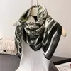 Lenço Quadrado Grande Estilo Francês Inspirado na Selva em Seda Falsa com Estampa, Xale para o Dia a Dia, Lenço de Pescoço, Lenço Feminino com Padrão Espinha de Peixe, Lenço de Cabeça
