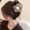 Pinza de garra de felpa floral grande para cabello grueso, pinza de pelo tejida de alta gama para otoño e invierno, nuevo pinza de tiburón 2026 accesorio para el cabello para mujer