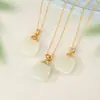 Collar de Plata Pura 925 con Patrón de Nube Ruyi Cubo de Azúcar Pequeño para Mujer, Nuevo Estilo Chino Tendencia Nacional Cadena de Clavícula de Jade Hetian con Colgante de Paz