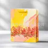En stock bolsa de regalo de cartulina blanca engrosada bolsa de papel pintada a mano con pintura al óleo flor de Gesang lavanda bolsa de embalaje para tienda de flores de celebridad de internet