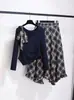 Conjunto de top irregular de una sola manga larga con cordones y falda de cuadros para mujer talla grande, nueva moda principios de otoño 2026