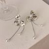 Pendientes de perlas y flores de metal de moda 2024, pendientes distintivos franceses retro de moda