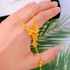 Loja de Ouro Mesmo Estilo Ouro Areia Dourado Antigo Flor de Três Pétalas Gota d'Água Pingente de Borla Flor da Sorte Corrente para Clavícula para Namorada