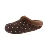 Pantuflas de lana de media caña con lunares, plataforma oculta, para mujer, para usar en exteriores, Novedades Otoño/Invierno 2026, zapatos peludos, forro de felpa para abrigar