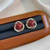 2026 Novo Modelo Brincos Femininos Elegantes com Pedras de Diamante Leves Exquisitos Versáteis de Alto Padrão Temperamento Venda por Atacado