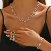 Conjunto de Tres Piezas de Moda Invierno 2026 Estilo Coreano Lujo Ligero Collar, Aretes y Pulsera con Incrustaciones de Diamantes en Forma de Hoja y Flor Venta al por Mayor