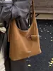 Bolsa de Hombro de Gran Capacidad de Alta Gama Versátil, Bolso Tote Grande de Moda Versátil, Estilo Retro Simple Transfronterizo, Nuevo 2026, Bolso de Hombro de Nicho