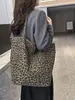 Otoño 2026 Nuevo Bolso Tote Transfronterizo con Estampado de Leopardo de Gran Capacidad para Viajes Cotidianos Estilo Coreano Casual Retro Moda Bolso de Hombro