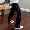 Jeans negros de tres rayas cosidas para hombre, estilo callejero americano retro, pantalones de corte limpio, pantalones rectos adelgazantes, pantalones de microcampana