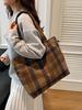 Bolso de lana a cuadros para mujer, otoño 2024, nuevo bolso de mano estilo universitario de Corea del Sur, bolso informal de gran capacidad.