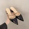 Calçados de Meia-Estação Elegantes Chinelos Fechados Mules Estilo Coreano Versátil Bico Fino Salto Baixo Salto Bloco Celebridade da Internet Novo Estilo Sandálias Chinelos Femininos Tendência
