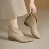 Botas de tornozelo forradas com fleece para mulheres, perfeitas para o outono e inverno. Estas botas Chelsea de sola macia são confortáveis e não vão cansar os seus pés.. Ideal para mães de meia-idade e idosas, combinam bem com vestidos