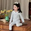 Venta al por mayor de pescado pequeño y caramelos de níspero, en stock, ropa de estar de algodón Lycra grado A, conjunto de ropa de otoño para niños (top y pantalones)