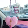 Coração de Pelúcia com Alfabeto Argila Acessórios para Interior de Carro Pingente para Mulheres, Ornamento de Pendurar Espelho Retrovisor de Carro com Strass