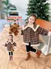 Jaqueta Peluciada Estilo Francês para Meninas Outono/Inverno 2026 Novo Estilo Xadrez Espesso Estiloso Infantil Roupas de Inverno para Bebê