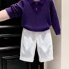 Ropa Infantil Estilo Coreano 2026 Otoño/Invierno Nuevo Suéter de Punto con Cuello Polo Patrón de Diamantes Morados Conjunto de Pantalones Blancos de Pierna Ancha para Niños