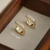 Brincos Esmaltados Brancos de Luxo Leve e de Alta Qualidade para Mulheres 2025 Novo Estilo Brincos de Design de Nicho Versáteis Atacado